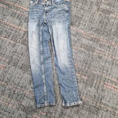 Jeans, zoals gemeld door Transdev Gooi en Vechtstreek met iLost