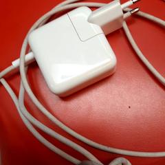 Carregador de portàtils, segons ha informat UvA REC mitjançant iLost