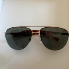 Okulary słoneczne, zgłoszono przez Schönbrunn "Group Center" przy użyciu iLost