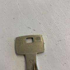 Chave, como reportado por Supersized Kingsday utilizando o iLost