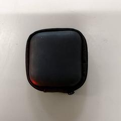 Earpods in hoesje, como reportado por Centraal magazijn utilizando o iLost