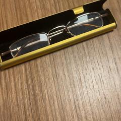 Pouzdro na brýle s brýlemi Goudkleurig, jak nahlášeno Pathé Buitenhof pomocí iLost