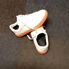 Bota, jak nahlášeno Mövenpick Hotel Amsterdam City Centre pomocí iLost