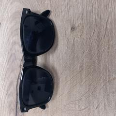 Gafas de sol, segundo informou Pouw Vervoer usando iLost