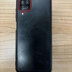 Telefono Rood met zwart hoesje Samsung, come riportato da Connexxion Noord Holland Noord Alkmaar utilizzando iLost