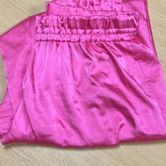 Kläder, rapporterat av Sheraton Brussels Airport Hotel med iLost