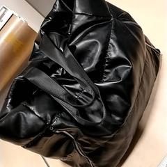 Borsetta Zwart met baby spullen, come riportato da IKEA Zwolle utilizzando iLost