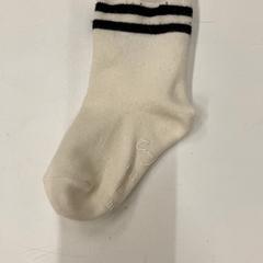 靴下片方 がiLostで IKEA神戸 によって報告されました