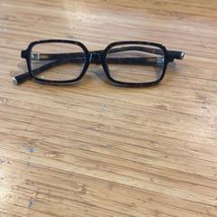 Brille, gemeldet von Amsterdam ID Aparthotel über iLost