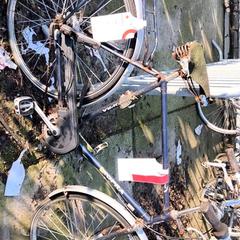 Férfi kerékpár Kopra, amint azt Stadswerk072 az iLost segítségével jelentette.