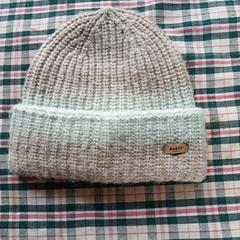 Pastelkleurige muts, iLost에 보고됨