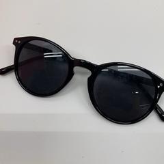 Solglasögon ブラック, rapporterat av IKEA新三郷 med iLost