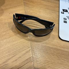 Eguzkitako betaurrekoak Marine blauw, gisa salatu by Designer Outlet Roosendaal iLost erabiliz