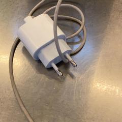 어댑터 White, iLost를 사용하여 MEININGER Hotel Leipzig Hauptbahnhof에 보고됨