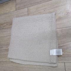 Scialle creme, come riportato da IKEA Heerlen utilizzando iLost