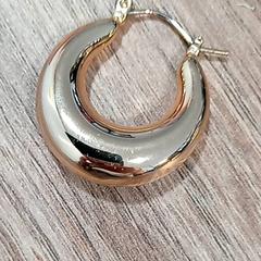 Pendiente d'oreille, ha sido reportado por CARS HANGARD con iLost
