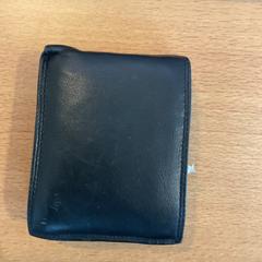 Portemonnee Martino a، كما تم الإبلاغ عنه بواسطة Gemeente Amsterdam عبر iLost