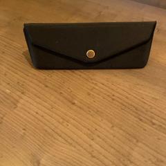 안경 케이스 Zonder bril, iLost를 사용하여 Pathé Arnhem에 보고됨