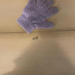 Guantes, ha sido reportado por Familie Resort Molenwaard con iLost