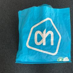 حقائب حمل وحقائب اليد، كما تم الإبلاغ عنه بواسطة Breng Arnhem عبر iLost