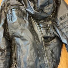 Casaco, como reportado por Het Amsterdamse Winterterras utilizando o iLost