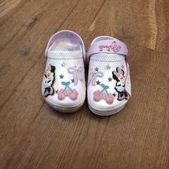 Schoenen Crocs minnie mouse, zoals gemeld door DierenPark Amersfoort met iLost