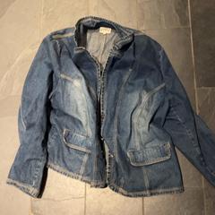 Jacket, as reported by Pathé Utrecht Leidsche Rijn using iLost