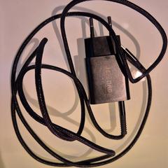 充電器 がiLostで Room Mate Bruno によって報告されました