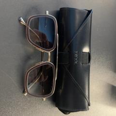 Brillenetui mit brille Zwart Leer Dita, gemeldet von Pathé Amsterdam Noord über iLost