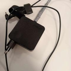 Bärbar datorladdare zwarte oplader laptop, rapporterat av HU Amersfoort med iLost