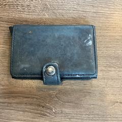 Porta-cartões Hartman, como reportado por Gemeente Amsterdam - Bureau Gevonden Voorwerpen utilizando o iLost