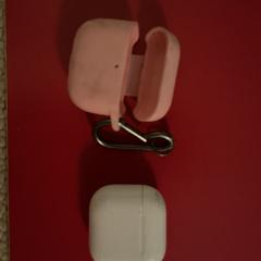 Airpodcase + roze hoesje, amint azt az iLostnak jelentették.