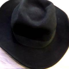 Čepice, jak nahlášeno EBS Tramplein pomocí iLost