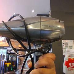 Fohn Grauer Föhn von Pro Distal, como reportado por MEININGER Hotel Hamburg City Center utilizando o iLost