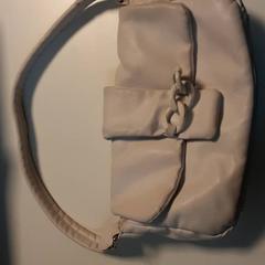 Poltsa, gisa salatu by Diergaarde Blijdorp iLost erabiliz