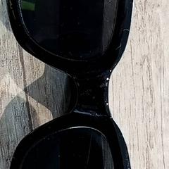 Óculos - Zonnebril zwart, como reportado por Centraal magazijn utilizando o iLost