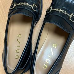 Scarpe, come riportato da Sheraton Brussels Airport Hotel utilizzando iLost