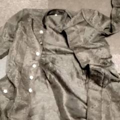 Gabardina & Chaqueta Black, ha sido reportado por Mövenpick Hotel Amsterdam City Centre con iLost