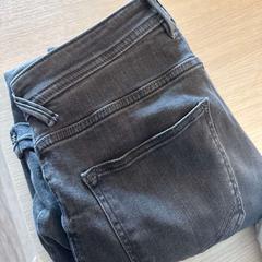Jeans, come riportato da Amsterdam ID Aparthotel utilizzando iLost