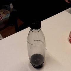 Láhev, jak nahlášeno Qbuzz ZHN pomocí iLost