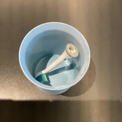 Zahnputzbecher, zahnbürstenkopf, ha sido reportado por MEININGER Hotel Leipzig Hauptbahnhof con iLost