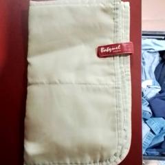 Baba takaró Beige, amint azt Apenheul az iLost segítségével jelentette.