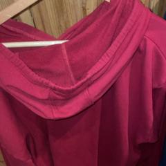 Hoodie red, zoals gemeld door Club Nyx/Exit Café met iLost