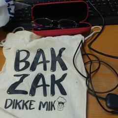 Sack, Brille & Ladegerät, gemeldet von Carlton Beach Hotel über iLost