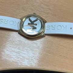 Orologio da polso, come riportato da Sheraton Brussels Airport Hotel utilizzando iLost