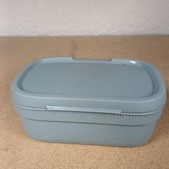 Contenitore di plastica, come riportato da Qbuzz GD Groningen Peizerweg utilizzando iLost