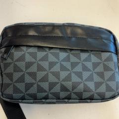 バッグ がiLostで HTM によって報告されました