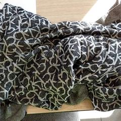 Kleding Sjaal, jak nahlášeno Centraal magazijn pomocí iLost