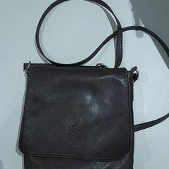 Bag Bruin, as reported by Van der Valk Hotel Schiphol using iLost