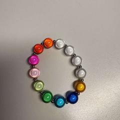 Armbånd gekleurde kralen regenboog, som rapportert av TheaterHangaar ved bruk av iLost